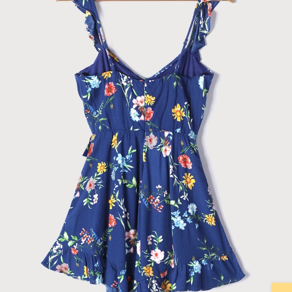 NWOT Cutout Ruffled Romper - Picture 5 of 6